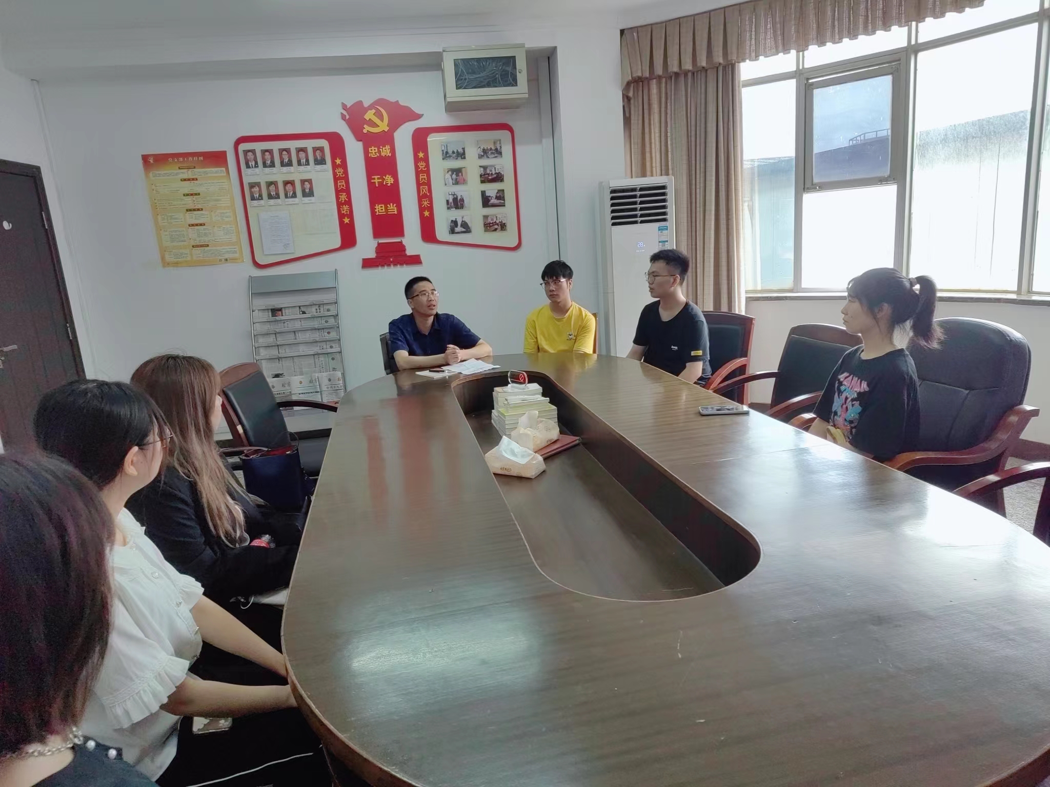 da79f7d8d37e49c3b965f3e30b3733ef.jpg 左老师.jpg